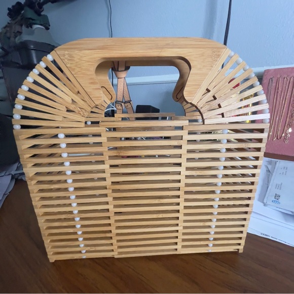 VINCE CAMUTO BAMBOO SUMMER HANDBAG - Picture 3 of 4